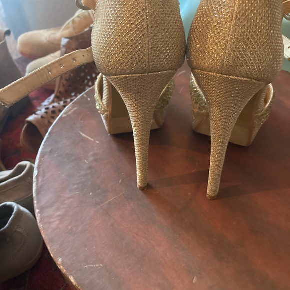 LaSonia gold high heels - Picture 4 of 6